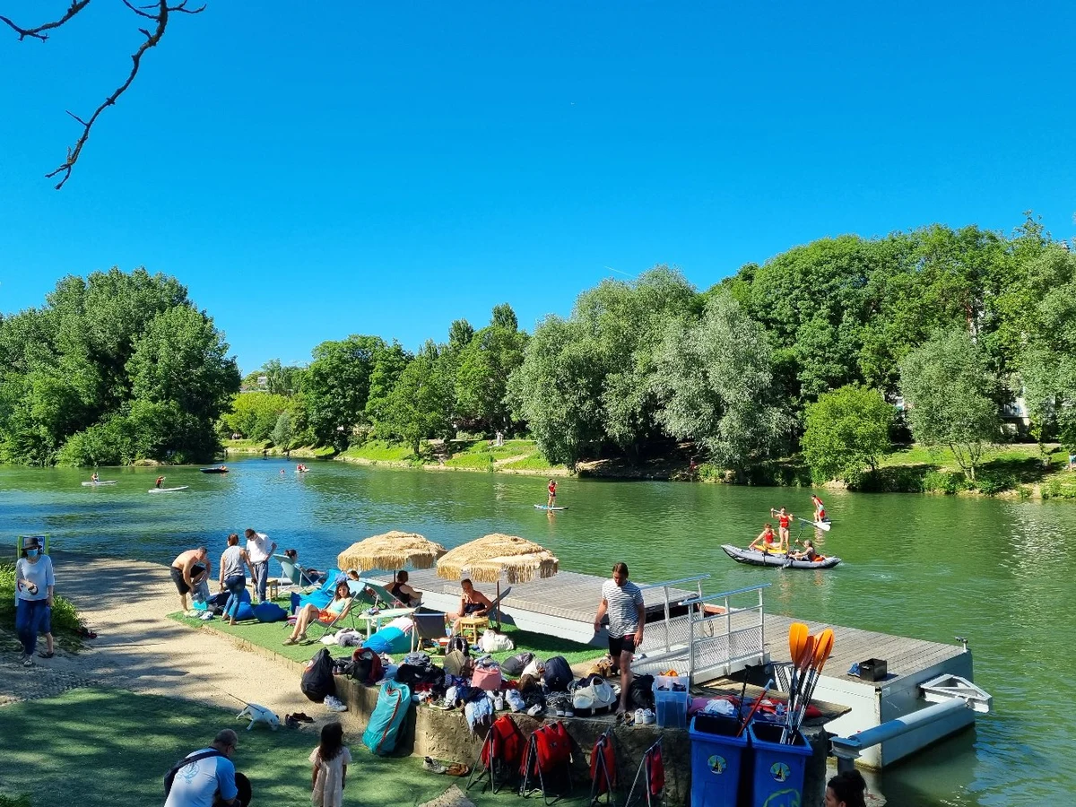 Ponton de la base nautique Beach Paddle — animations estivales